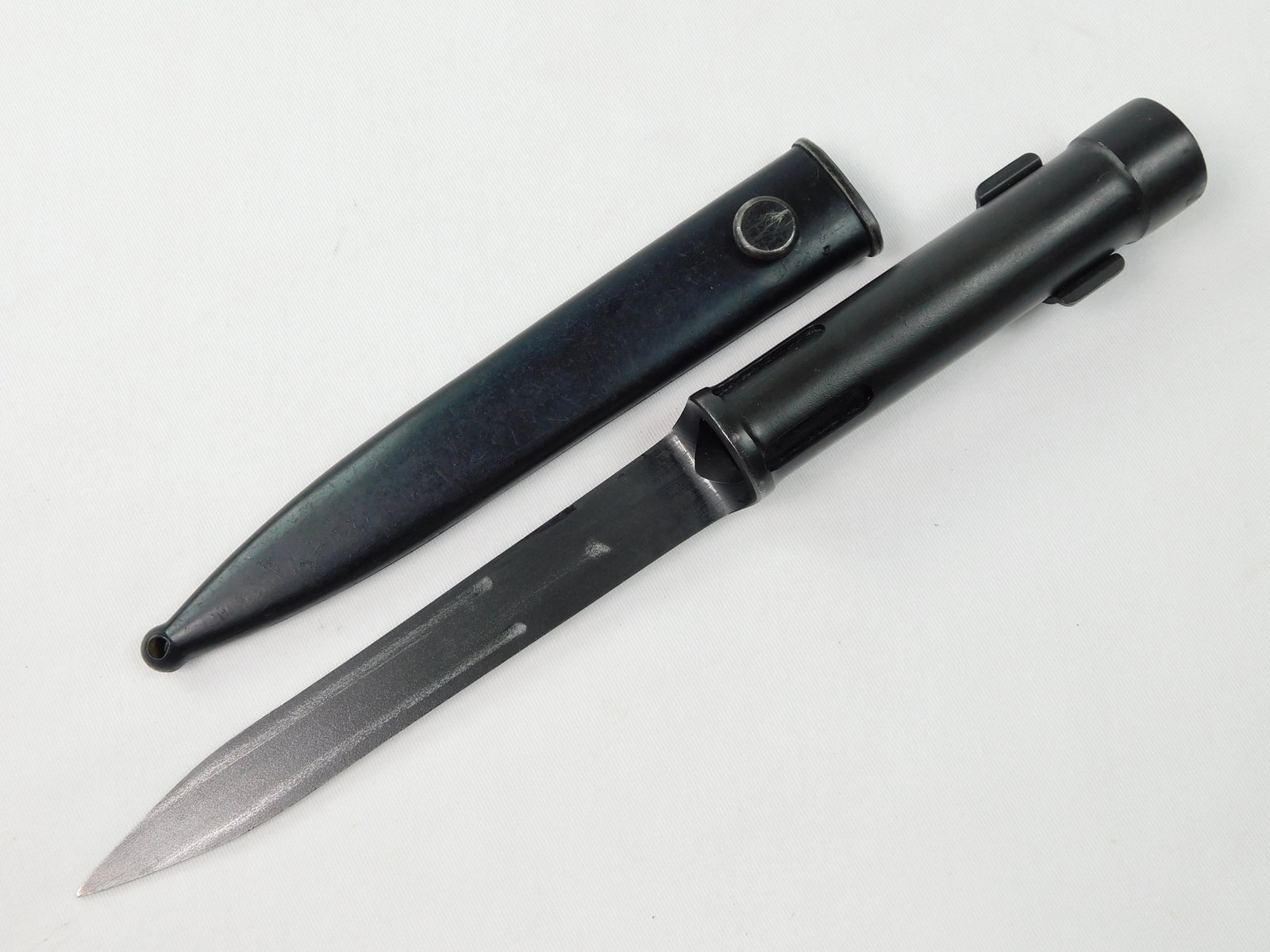 Vintage Old Belgium Belgian Bayonet Fighting Knife: Vintage Belgian Bayonet with Scabbard. 11 5/8" long with 6 5/8" blade.