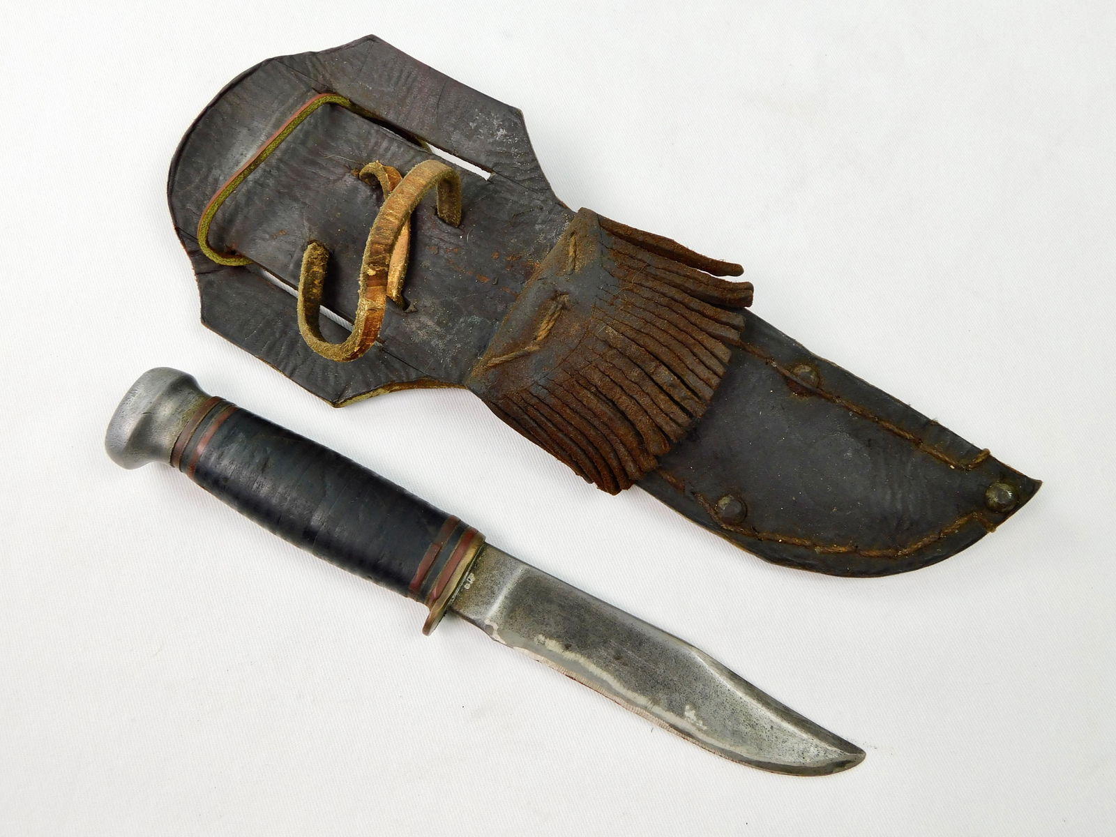Vintage US MARBLES Gladstone MI Hunting Fighting Knife: Vintage US MARBLES Hunting Fighting Knife with Custom Leather Sheath. Butt is little loose. 8 5/8" total length. The blade is 4 1/2".