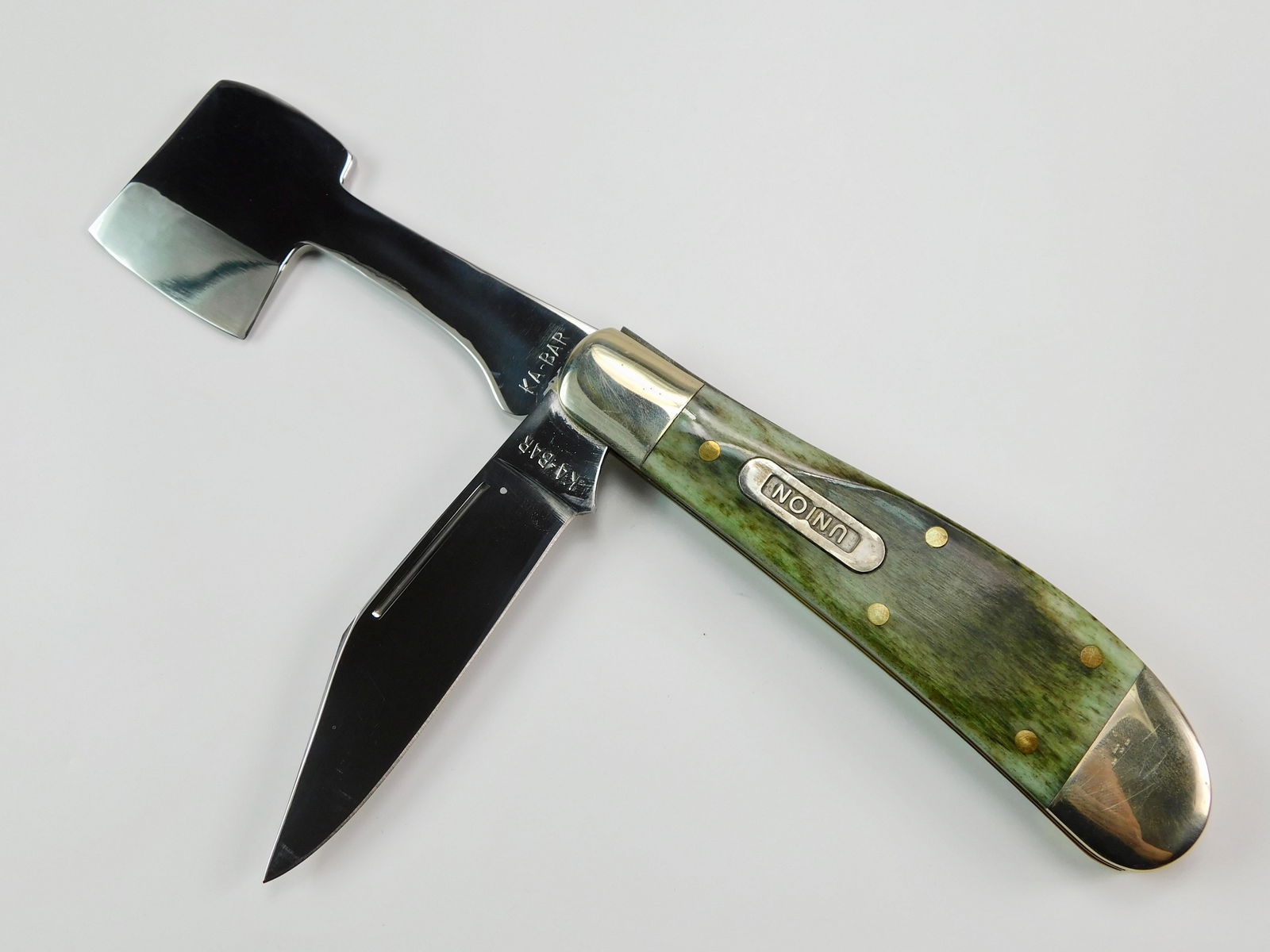 Limited Ka-Bar Union AX7 Club Folding Knife Axe Combo: US Limited Edition Ka-Bar Union AX7 Club Large Folding Pocket Knife & Axe Combo. Blades snap, no wobble. Measurements are pictured.