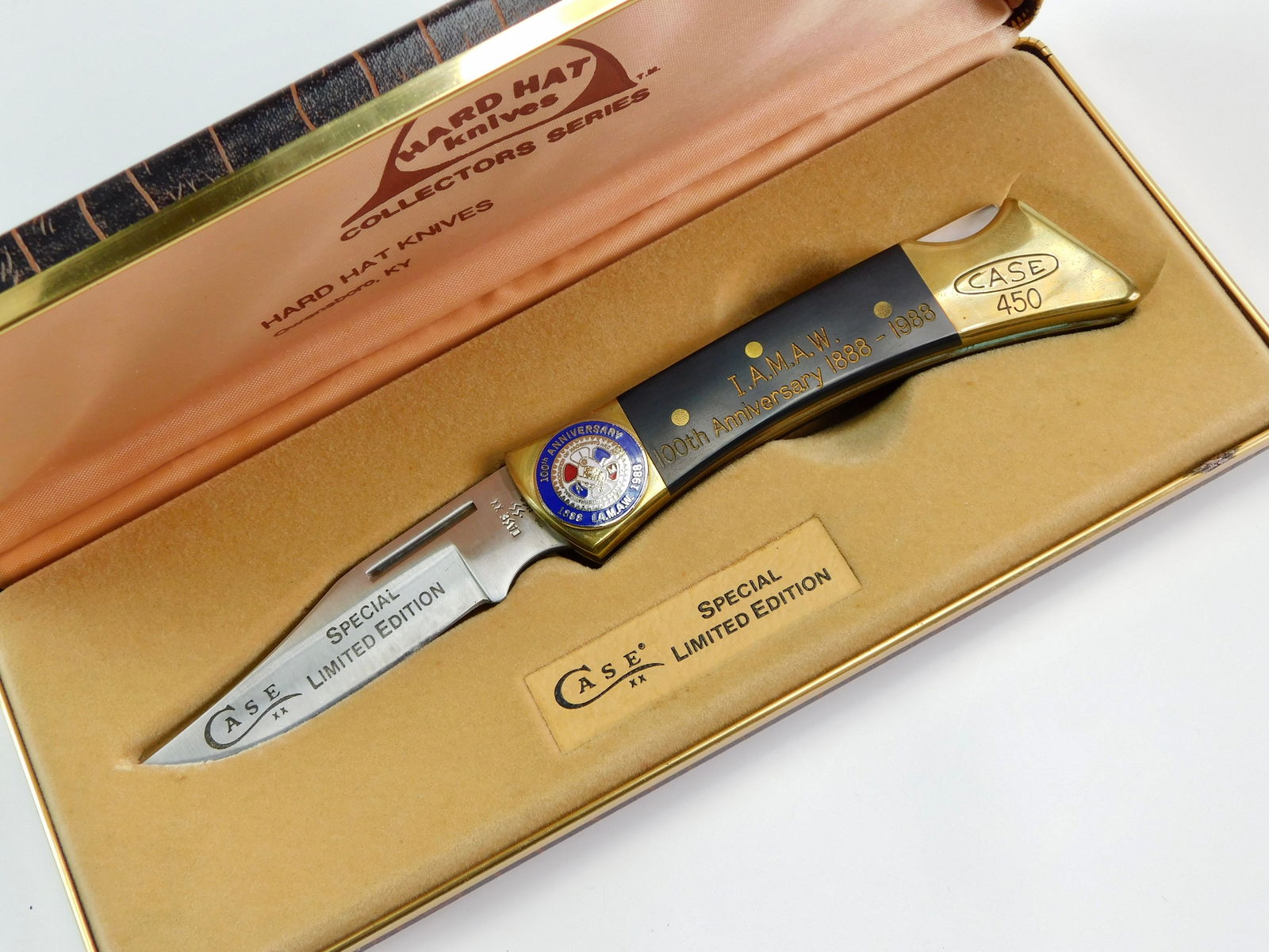 1988 Case XX Limited Hard Hat Lock Back Folding Knife: Vintage US 1988 Case XX Limited Edition Hard Hat Lock Back Folding Pocket Knife with original box. This knife is pre-owned but has never been used, does have some very light wear from storage. Measure