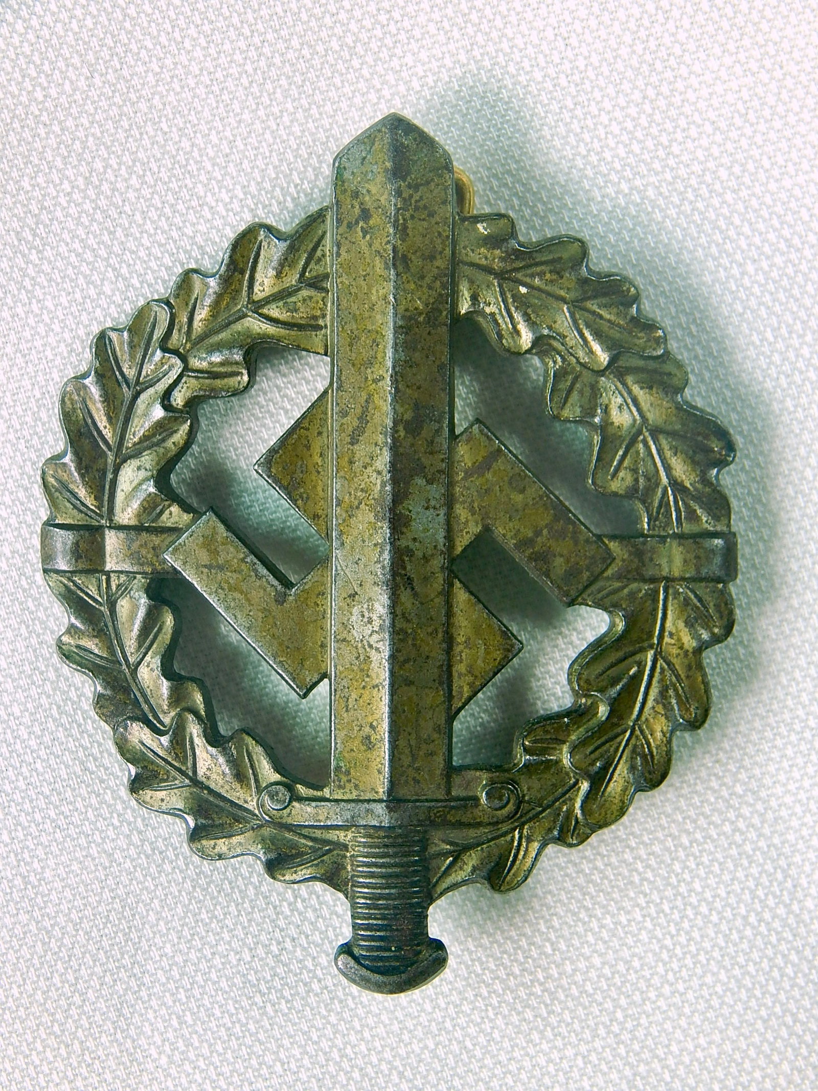 German Germany Nazi WW2 Sport Army Sword Badge Pin: German Nazi WW2 Army Badge.
