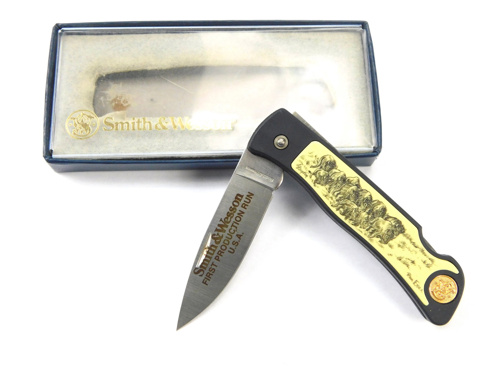 Vintage US Smith & Wesson SW-360 Buffalo Scrimshaw Folding Pocket Knife: Vintage US Smith & Wesson SW-360 Buffalo Scrimshaw Folding Pocket Knife with Box. Blade snaps, no wobble. New old stock. Measurements are pictured.