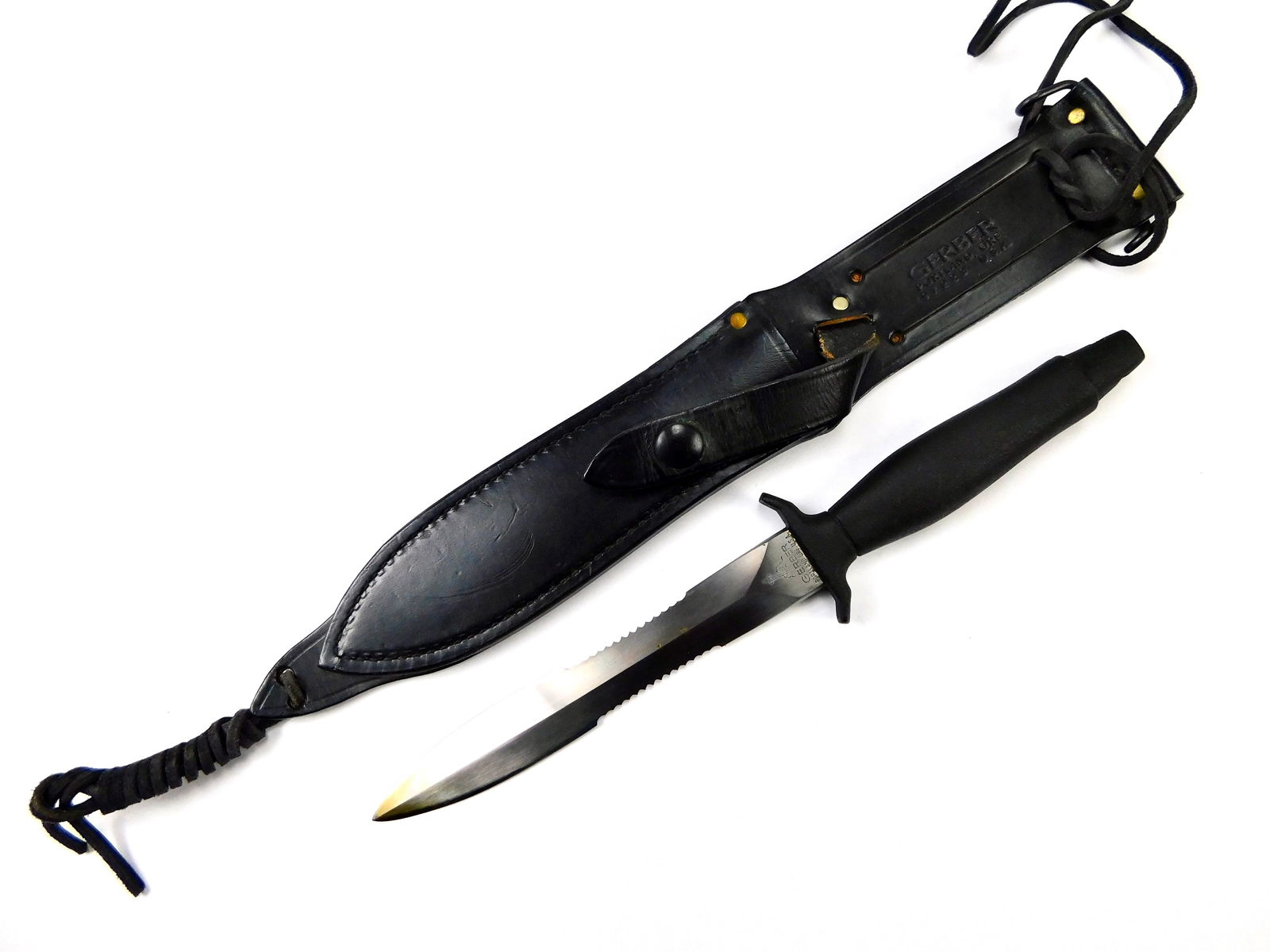 RARE US 1978 GERBER MK2 Commando Fighting Knife ERROR # LOGO DIES BREAKDOWN: VERY RARE Hard to Find US 1978 GERBER MK2 Commando Fighting Knife with Etched Logo and Serial Number Stamping Dies Breakdown. With leather sheath. Serial # 68387. The knife is solid, with no loose par