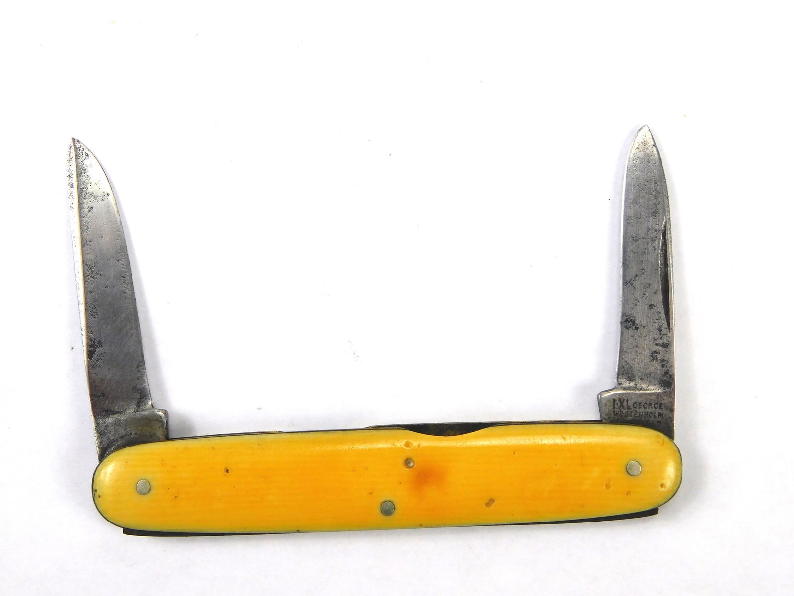 Antique I XL George Wostenholm Sheffield England 2 Blade Folding Pocket Knife: Antique I XL George Wostenholm Sheffield England 2 Blade Folding Pocket Knife. Blades snap. One blade is little wobbly when open.
