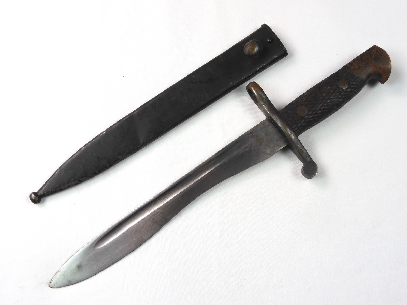 Spanish WW2 Model 1941 Bayonet with Scabbard: Spanish WW2 Modl 1941 Bayonet with Scabbard. 14 1/2" long with 9 5/8" blade. Push-button works.