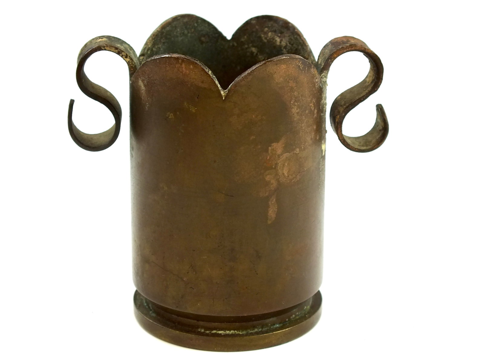 US WW2 Vintage Antique Navy Trench Art Ashtray: WW2 Navy Trench Art Ashtray. Made from shell. Measurements are pictured.