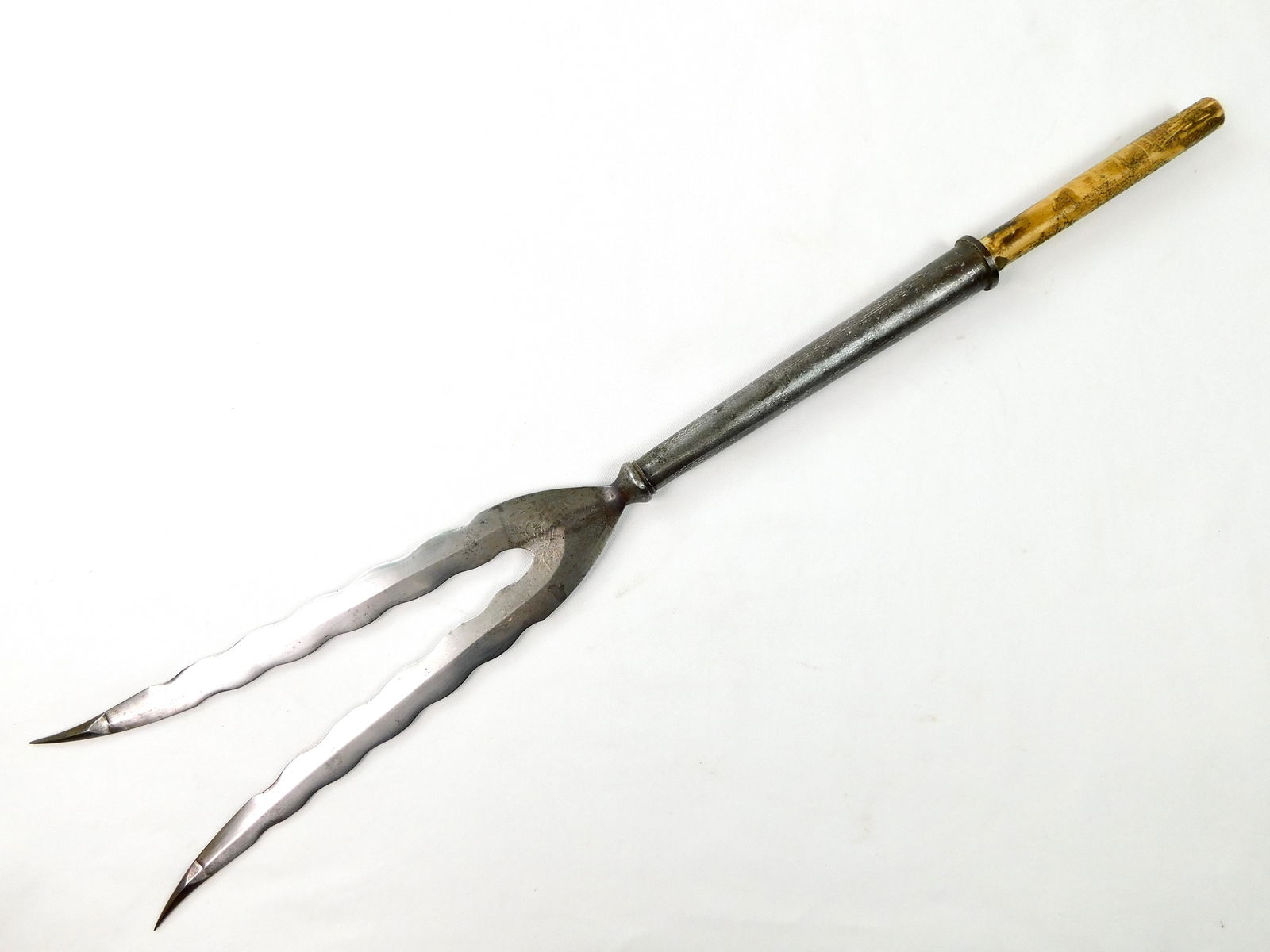 Antique 19 Century Middle Eastern East Spear Point Head: Antique 19 Century Middle Eastern Spear Head. Measurements are pictured.