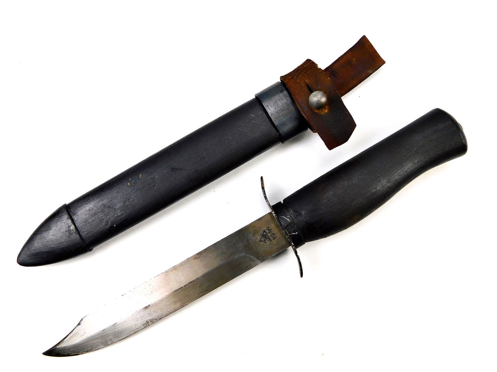 Soviet Russian USSR Russia WW2 Scout NR-40 Commando Fighting Knife w/ Scabbard: Soviet Russian WW2 Scout NR-40 (Nozh Razvedchika - Scout's Knife) Commando Fighting Knife with Scabbard. 10 3/8" long with 6" blade.