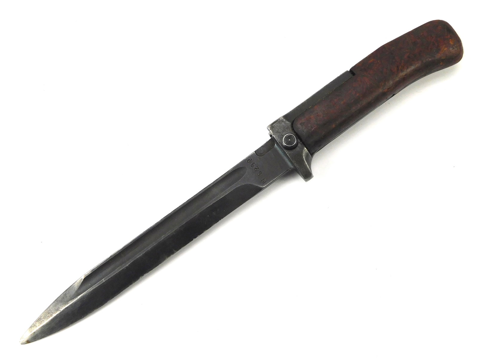 Vintage Czechoslovakian Bayonet Fighting Knife: Vintage Czechoslovakian Bayonet. No scabbard. 11 1/8" long with a 6 7/8" blade.