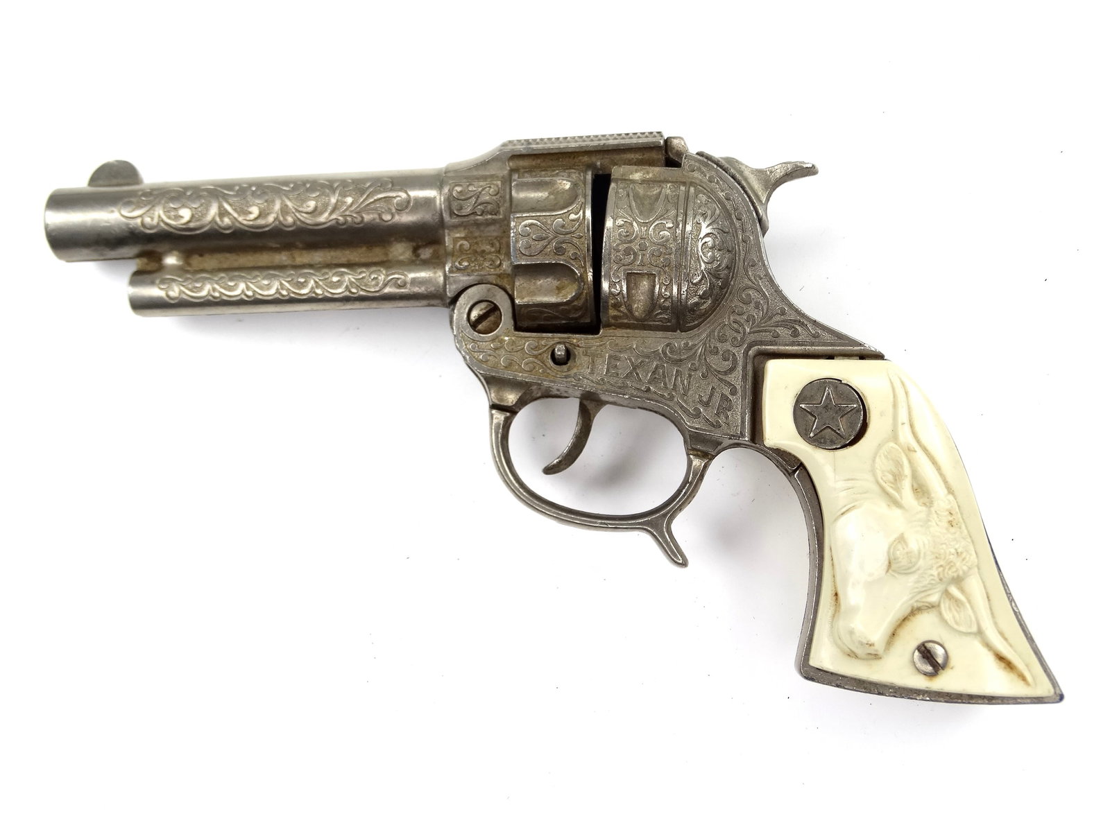 Vintage US TEXAN JR Toy Cap Gun Western Cowboy Pistol Single Action Revolver: Vintage US TEXAN JR Toy Cap GunIt's not my area of expertise but I think everything works correctly. No international shipping.