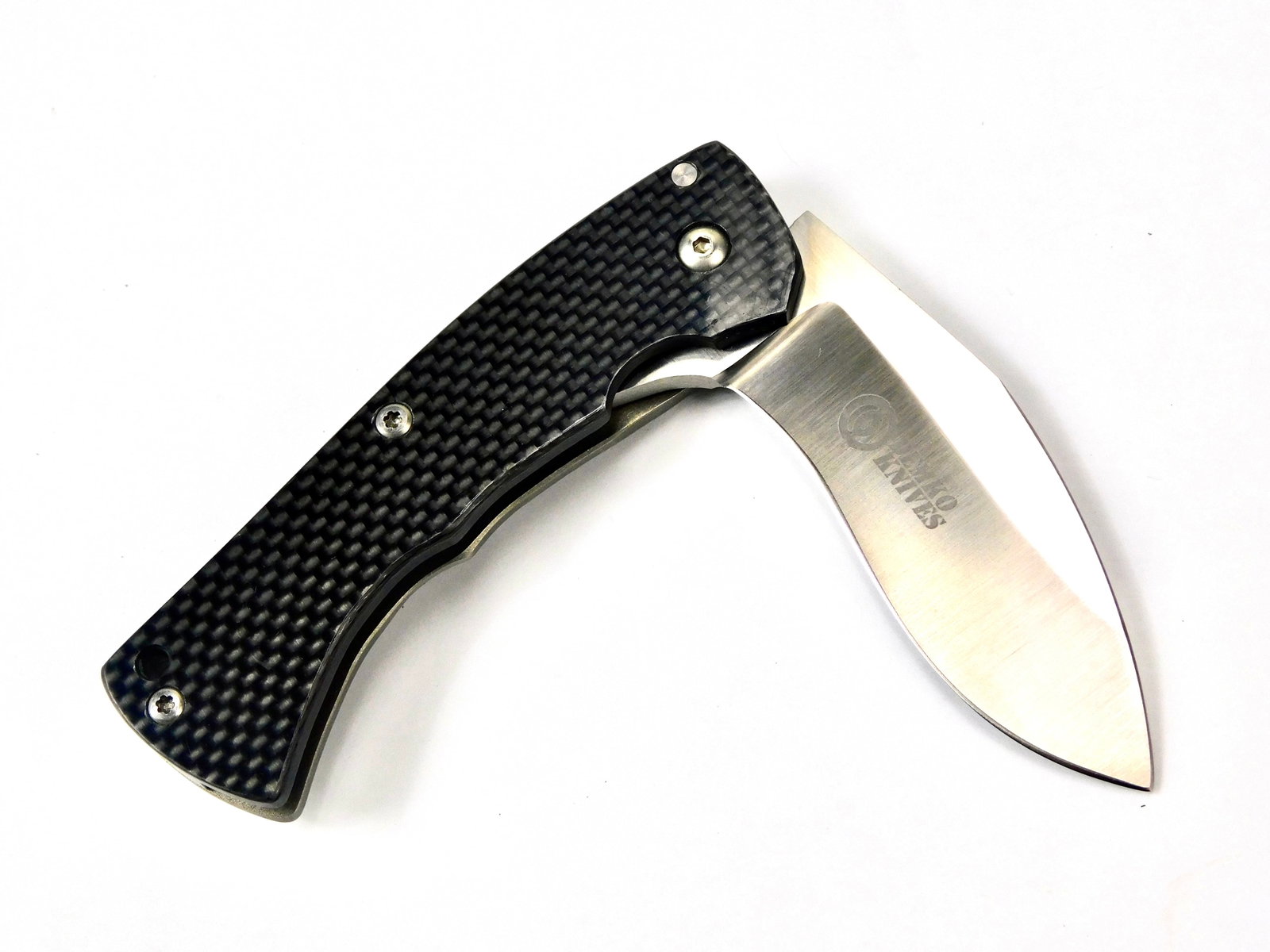 Early Andrew DEMKO Custom Made Tactical Left Hand Folding Knife: Vintage Custom Made Early Andrew DEMKO of Demko Knives Tactical LEFT HAND Special Order Folding Pocket Knife. With carrying case. Blade snaps both bays, no wobble. Measurements are pictured.