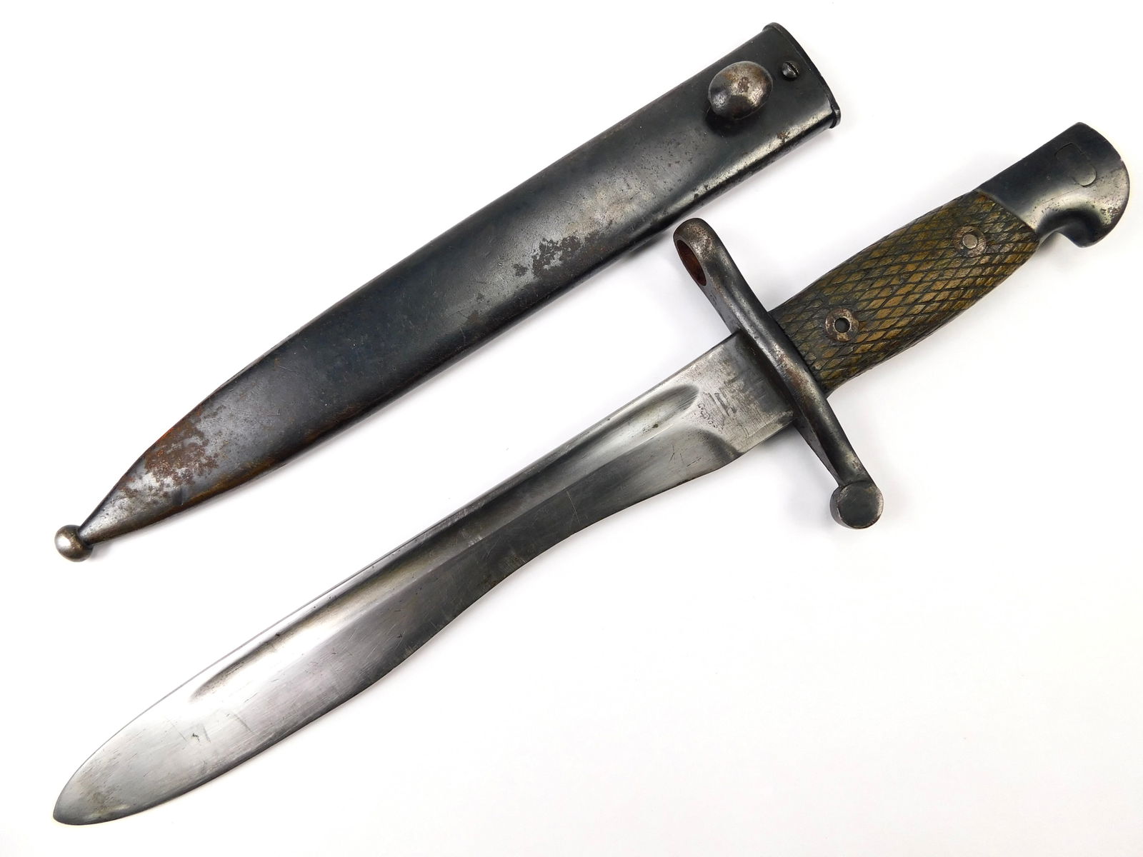 Spanish Spain Antique WW1 Bayonet Fighting Knife w/ Scabbard: Spanish WW1 Bayonet with Scabbard. Solid. Push-button works. 14 1/2" long with 9 3/4" blade