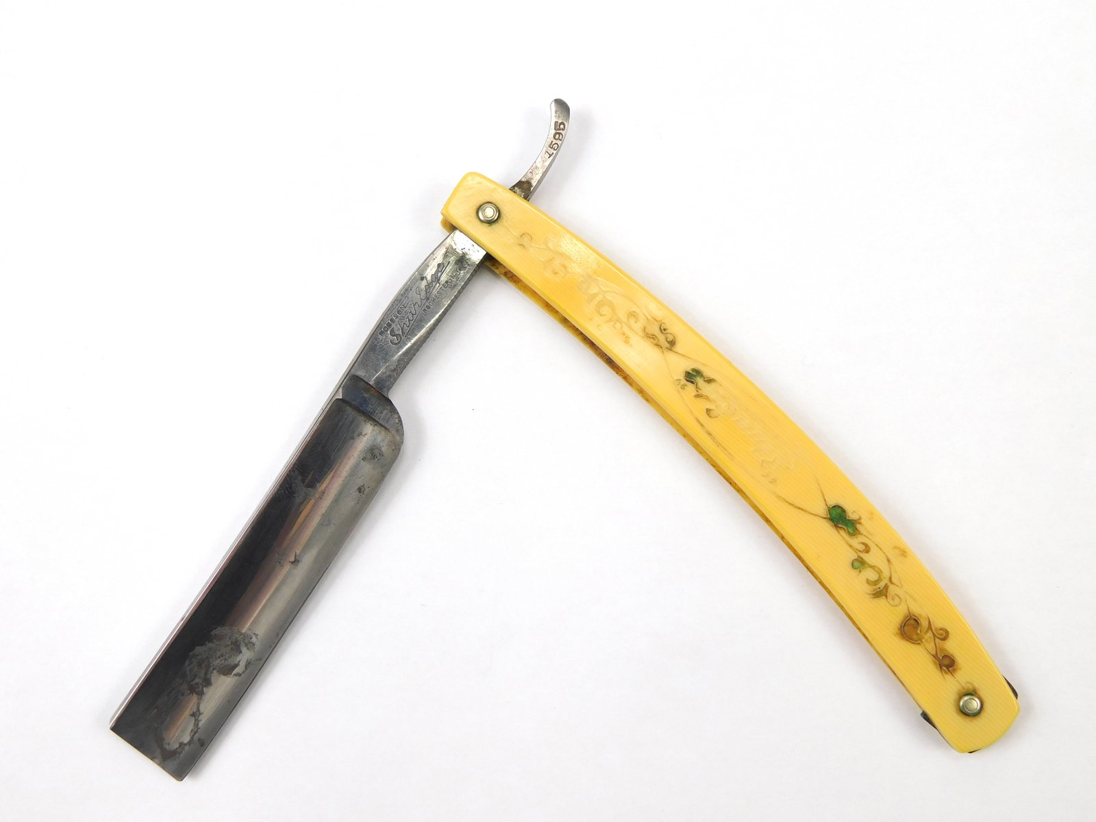 Antique Vintage US Robeson ShurEdge Rochester NY 1595 Straight Razor: Antique US Robeson ShurEdge Rochester NY 1595 Straight Razor. Fair condition. Handle looks like plastic.