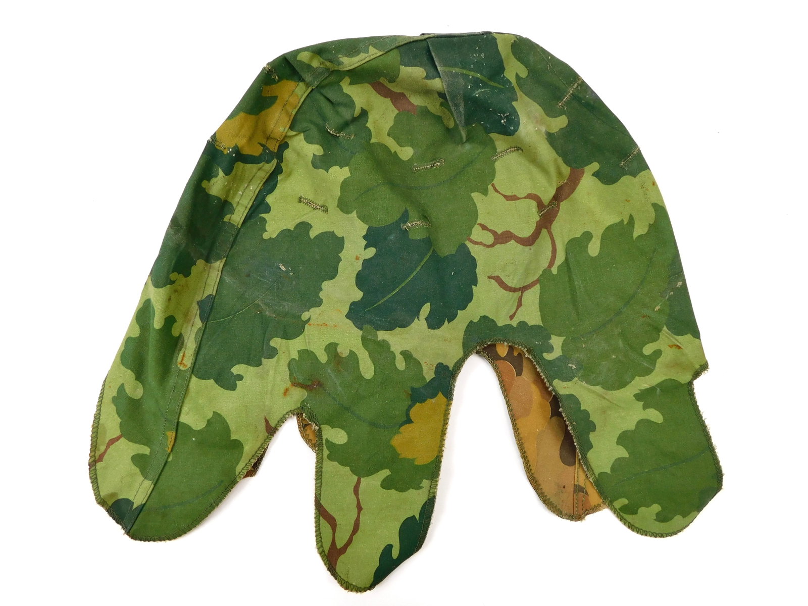 US Vietnam era 1964 Military Army Hat Camouflage Cotton Helmet Cover: Camouflage Cotton Helmet Cover contract number 7219 marked on the cover for 1964
