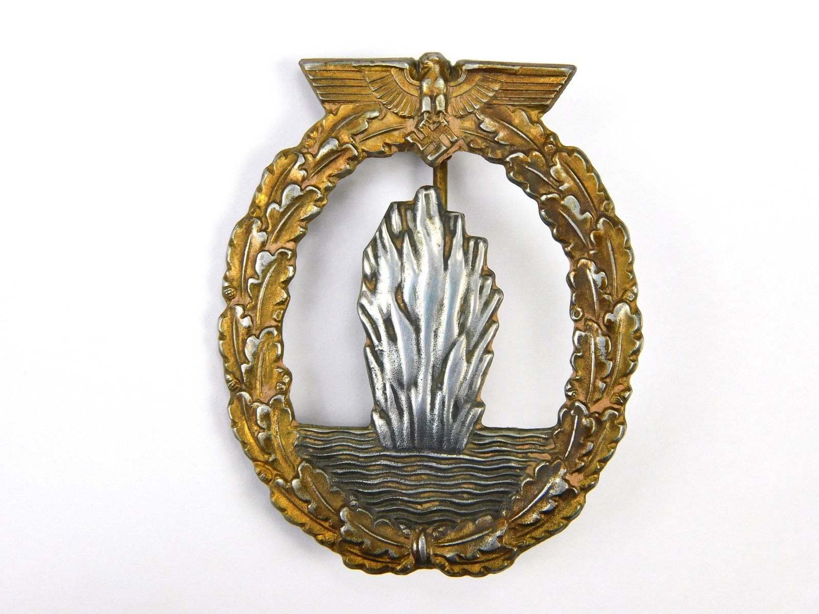 German Germany WW2 Badge Pin: German WW2 Badge. Not authenticated.