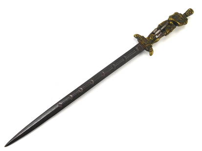 18 Century Antique France French Cannoneers Bronze Figural Handle Stiletto Dagger Knife: Antique 18 Century French Cannoneers Stiletto Knife. Bronze knight figure handle with a separate piece of white metal sword. Solid. No sheath. The blade has a powder-measuring scale. 13 3/8" total len