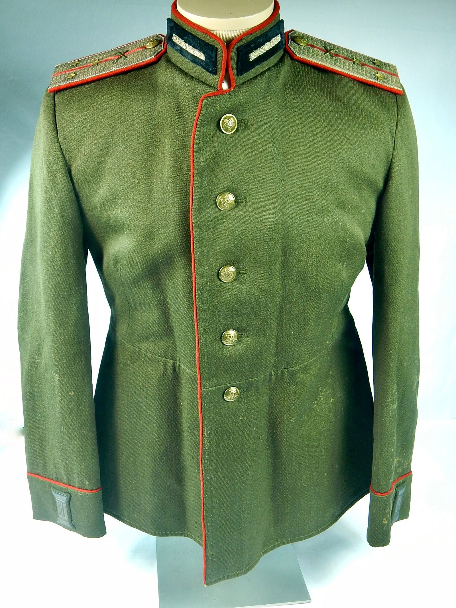 Soviet Russia USSR WW2 M1943 Officer's Tunic Uniform: Soviet Russian WW2 Model 1943 Victory Parade Officer's Tunic. Silver "Spools" on the cuffs. Has some old age odor. LiveAuctioneers is currently displaying only it's own expensive shipping options. How