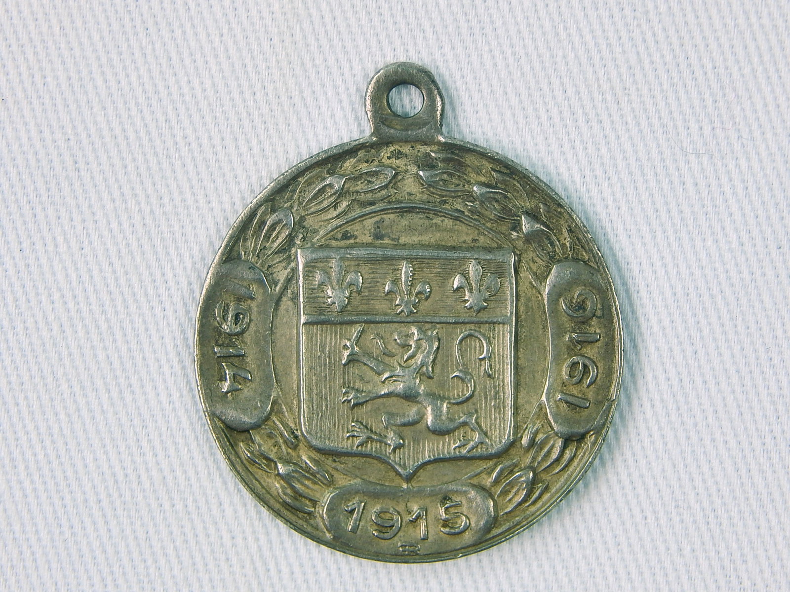 Antique French France WW1 Medal Order Badge Award: French WW1 Medal. LiveAuctioneers is currently displaying only it's own expensive shipping options. However, we offer reasonably priced in-house shipping on most items. Please contact us directly for 