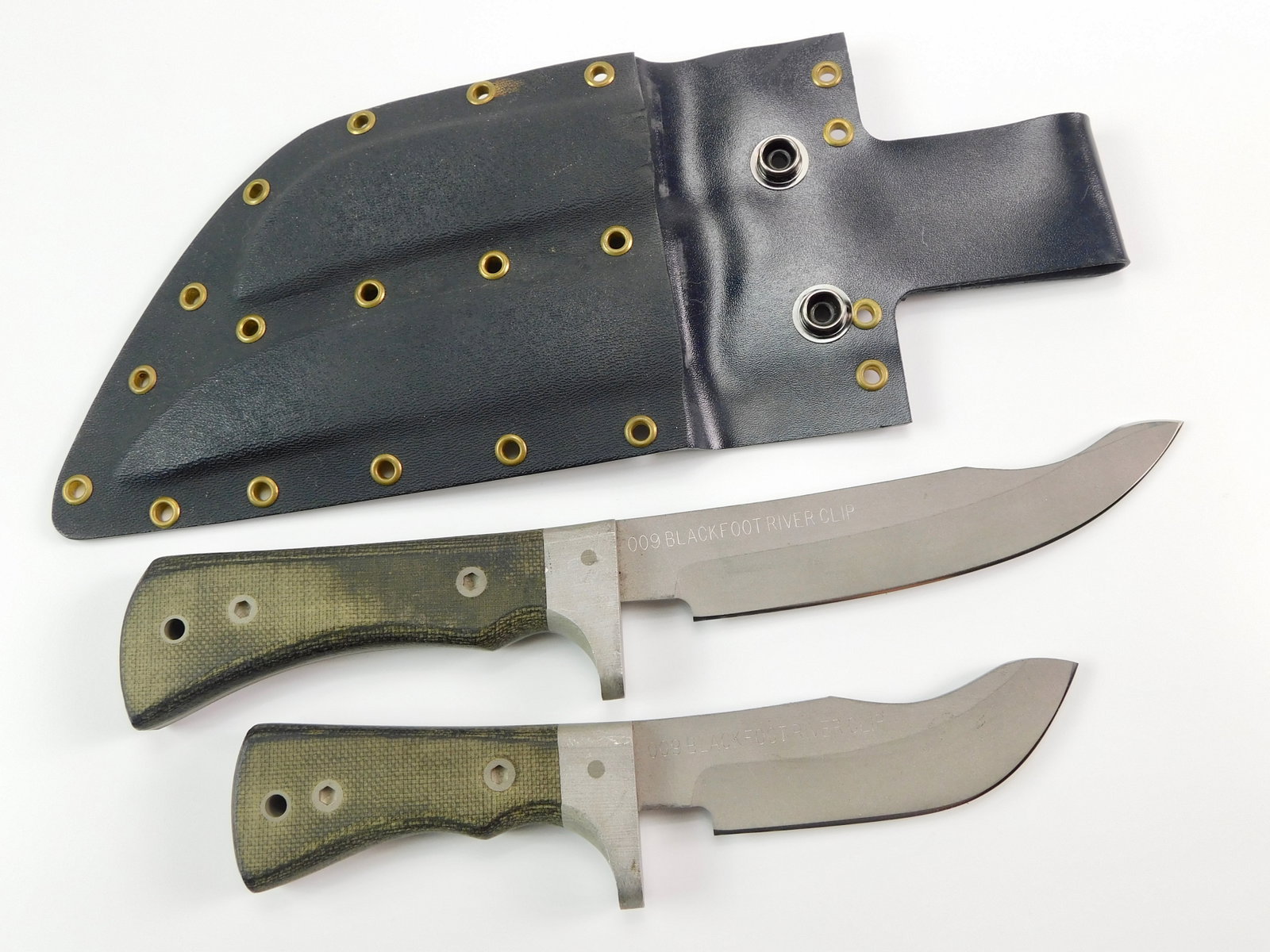 Set of 2 Custom BLACKFOOT RIVER Clip Hunting Knife: Vintage Set of 2 Custom Hand Made BLACKFOOT RIVER Clip Hunting Knives with Sheath. Solid, no loose parts. Measurements are pictured. LiveAuctioneers is currently displaying only it's own expensive shi