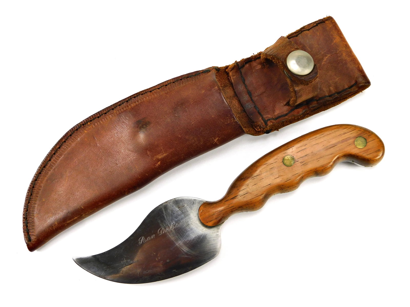 Old RON DELONG Skinner Custom Knife: Custom Made RON DELONG Skinner Hunting Knife with Leather Sheath. Knife is solid, no loose parts. Size: 7 5/8" total length, blade is 3 1/8". LiveAuctioneers is currently displaying only its own expen