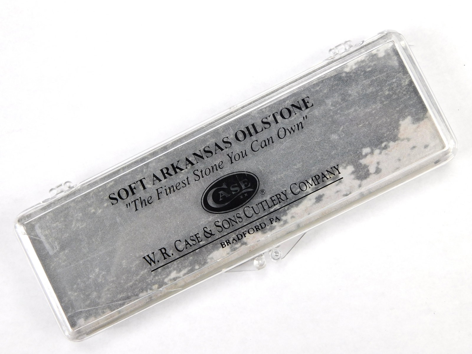 US Case XX Soft Arkansas Oilstone Sharpening Stone: In-House Shipping. Vintage Case XX Soft Arkansas oilstone in its original box. A classic sharpening stone, perfect for maintaining knives, tools, and blades. The stone looks unused. Box has typical ag