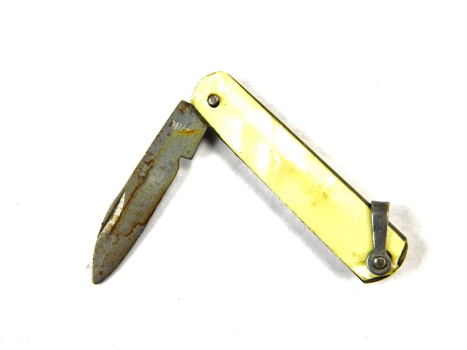 Vintage Japan-Made Mini Folding Pocket Knife (1 of 6)