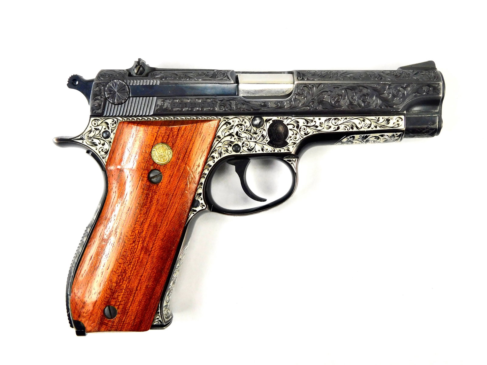 Smith & Wesson Model 39 Engraved 9mm Parabellum Luger Pistol (1 of 14)