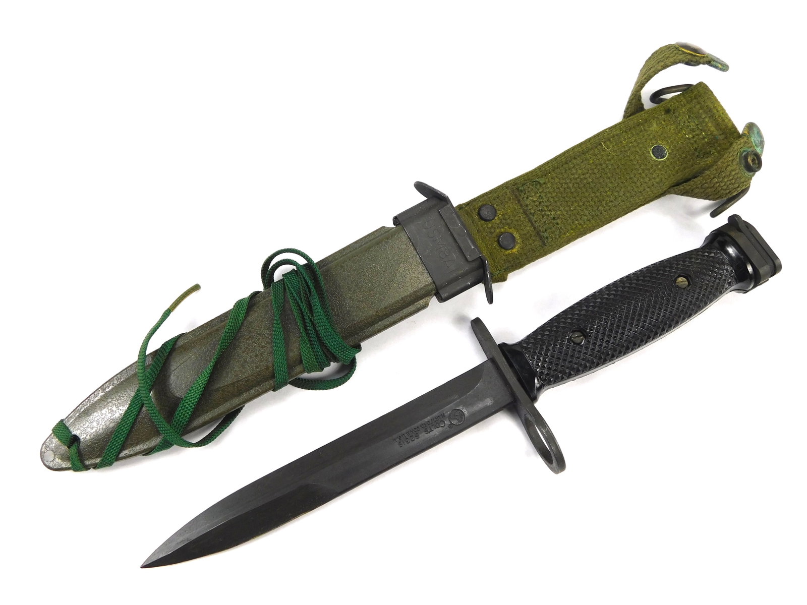 Vintage US Colt M7 Bayonet Fighting Knife: In-House Shipping. Vintage US Colt M7 Bayonet with Scabbard. 11 3/4" long with a 6 3/4" blade.
