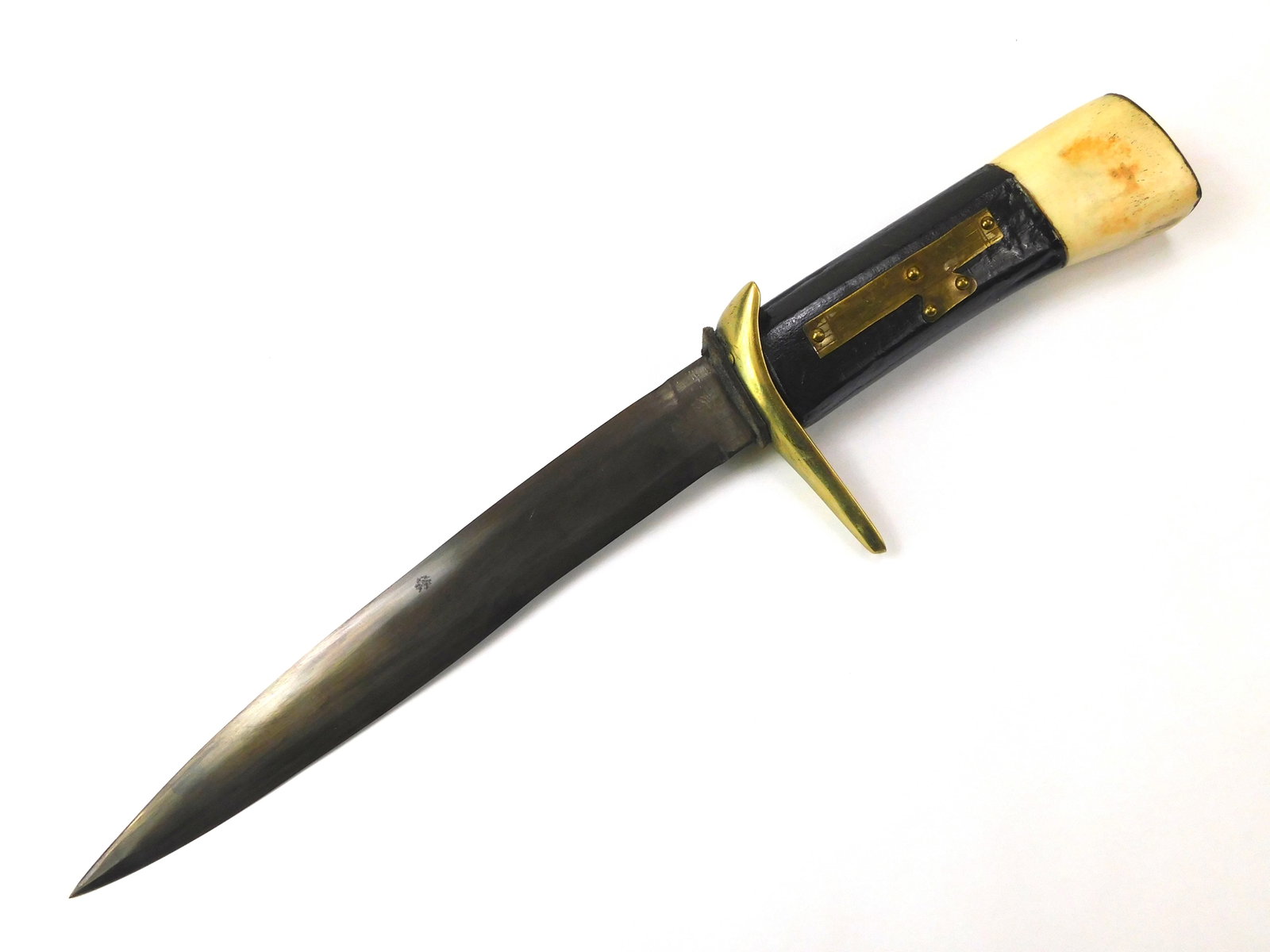 WW2 Italy Italian Unusual Custom Made Large Fighting Knife: In-House Shipping. WW2 Italian Unusual Custom Large Fighting Knife. Polished ox bone & wood handle. No sheath. Knife is solid, no loose parts. Size: 15 7/8" total length, blade is 9 5/8". No internati