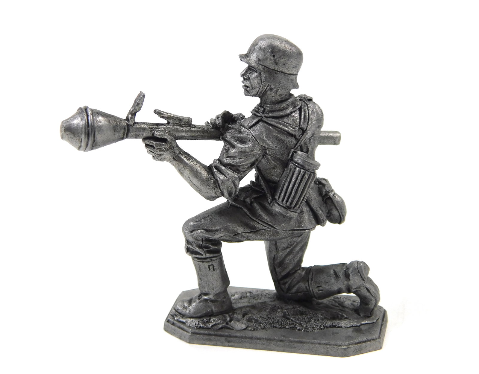1970 European EK Castings Unpainted Tin Toy Soldier German Infantryman w/ Faust Cartridge WW2: Vintage 1970s European EK Castings Unpainted 1:32 Scale Tin Toy Soldier, German Infantryman with a Faust Cartridge, 1944-45, marked.