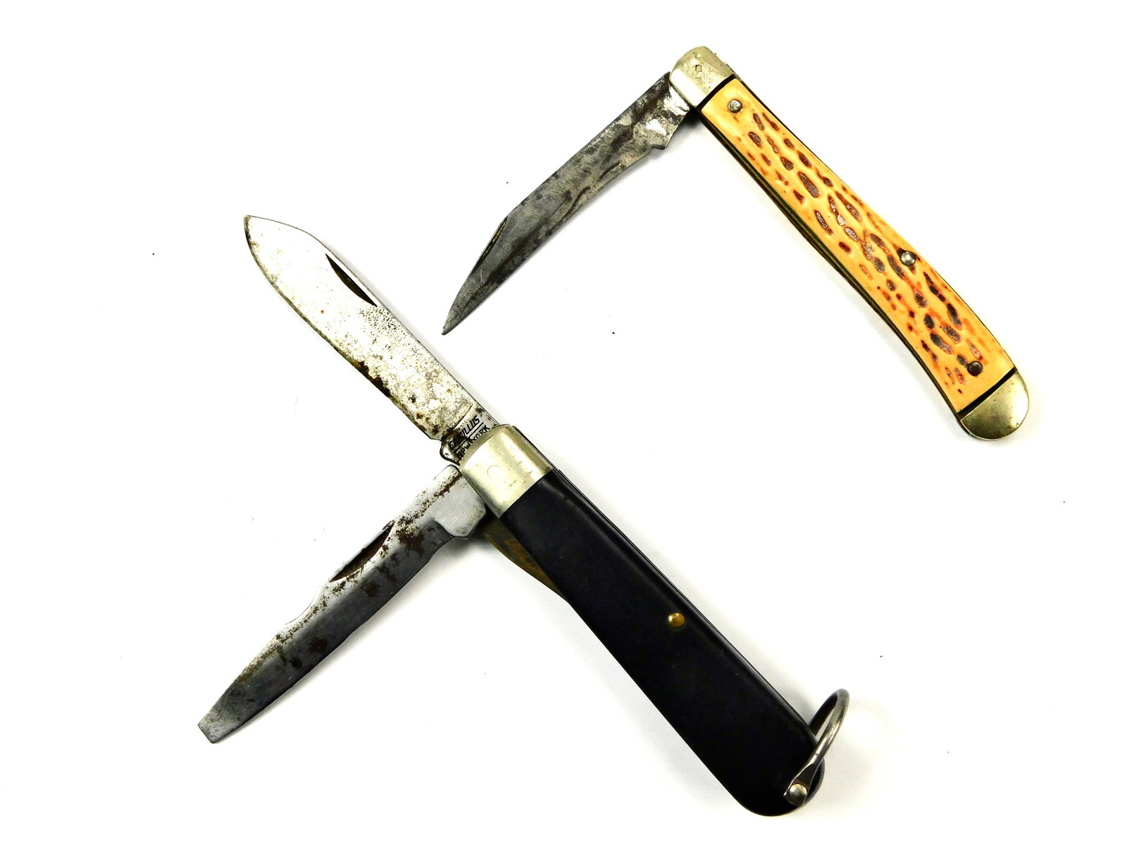 Lot of Vintage CAMILLUS & COLONIAL US Folding Pocket Knife: In-House Shipping. Vintage US CAMILLUS & COLONIAL Folding Pocket Knives. Camillus blades snap both ways, one blade is little wobbly when open. Colonial blades don't snap, little wobbly.