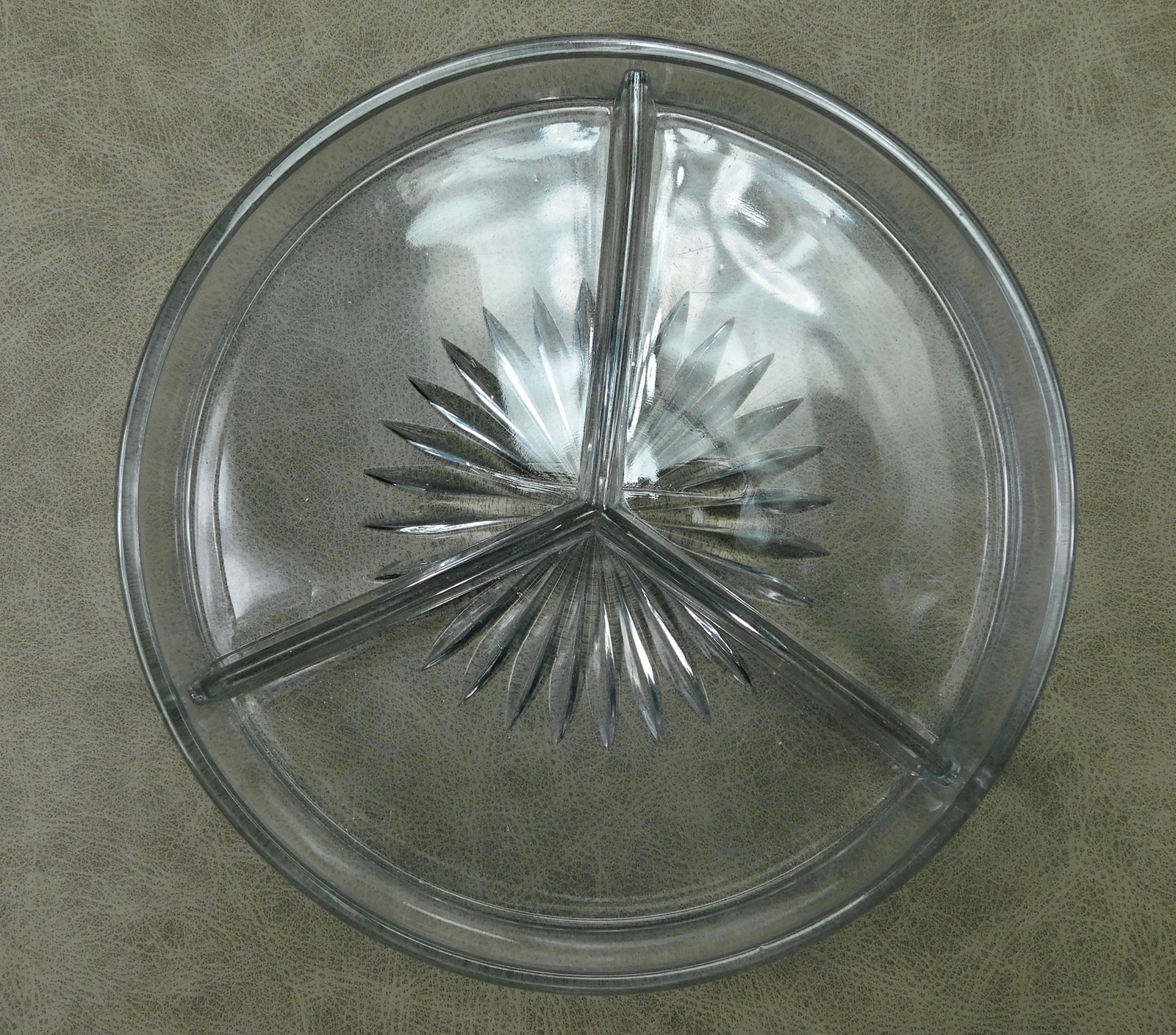 Vintage Depression Glass 3 Compartment Starburst Relish Candy Dish (1 of 6)