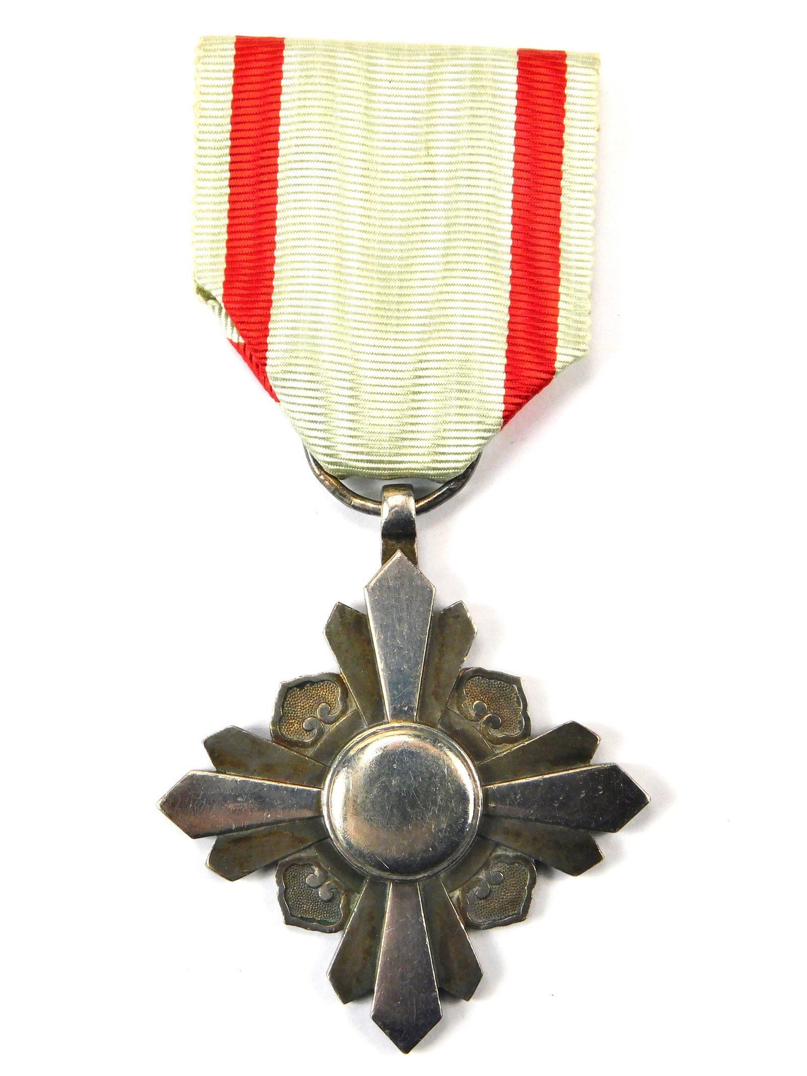 WW2 Japanese Japan Silver Manchuria Manchukuo Order Auspicious Clouds 8 Class Medal Award (1 of 7)