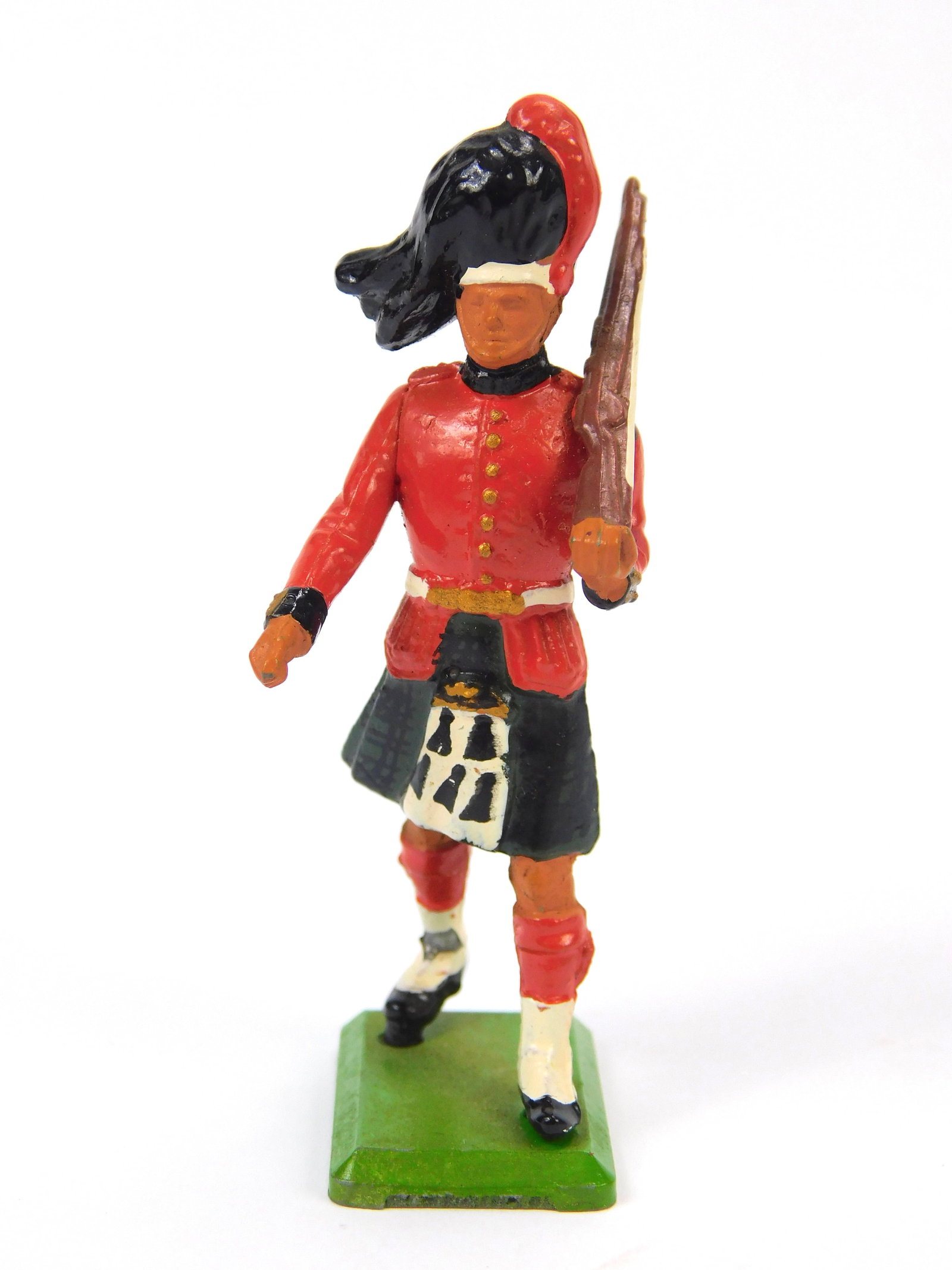 1971 British Painted Toy Soldier Figurine Britains LTD Highlander w/ Rifle: Vintage 1971 British Painted Toy Soldier Figurine. Britains LTD, Highlander with Rifle.