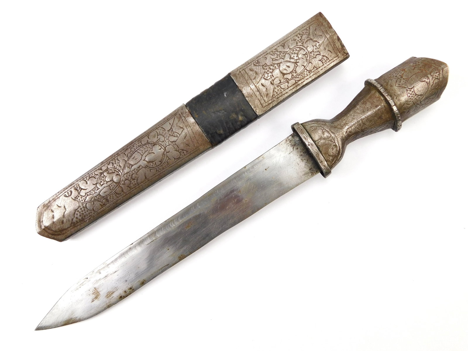Antique 19 Century Tibetan Tibet Chinese China Knife Dagger w/ Scabbard (1 of 18)