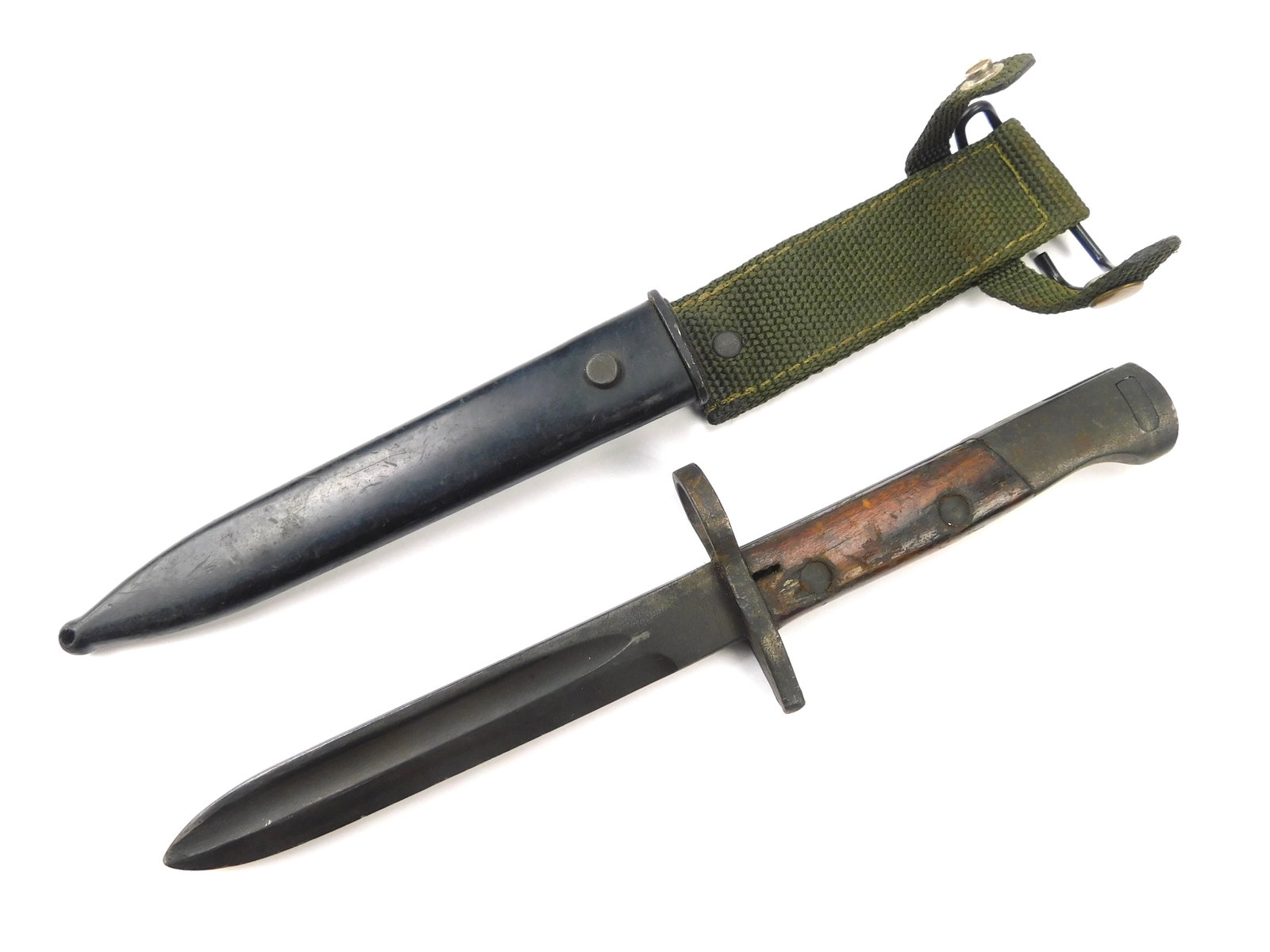 Brazilian Brazil WW2 Mauser Bayonet Fighting Knife w/ Scabbard: Brazilian WW2 Mauser Bayonet with scabbard from a later period. Tight, no loose parts. 11 5/8" long with a 6 3/8" blade.