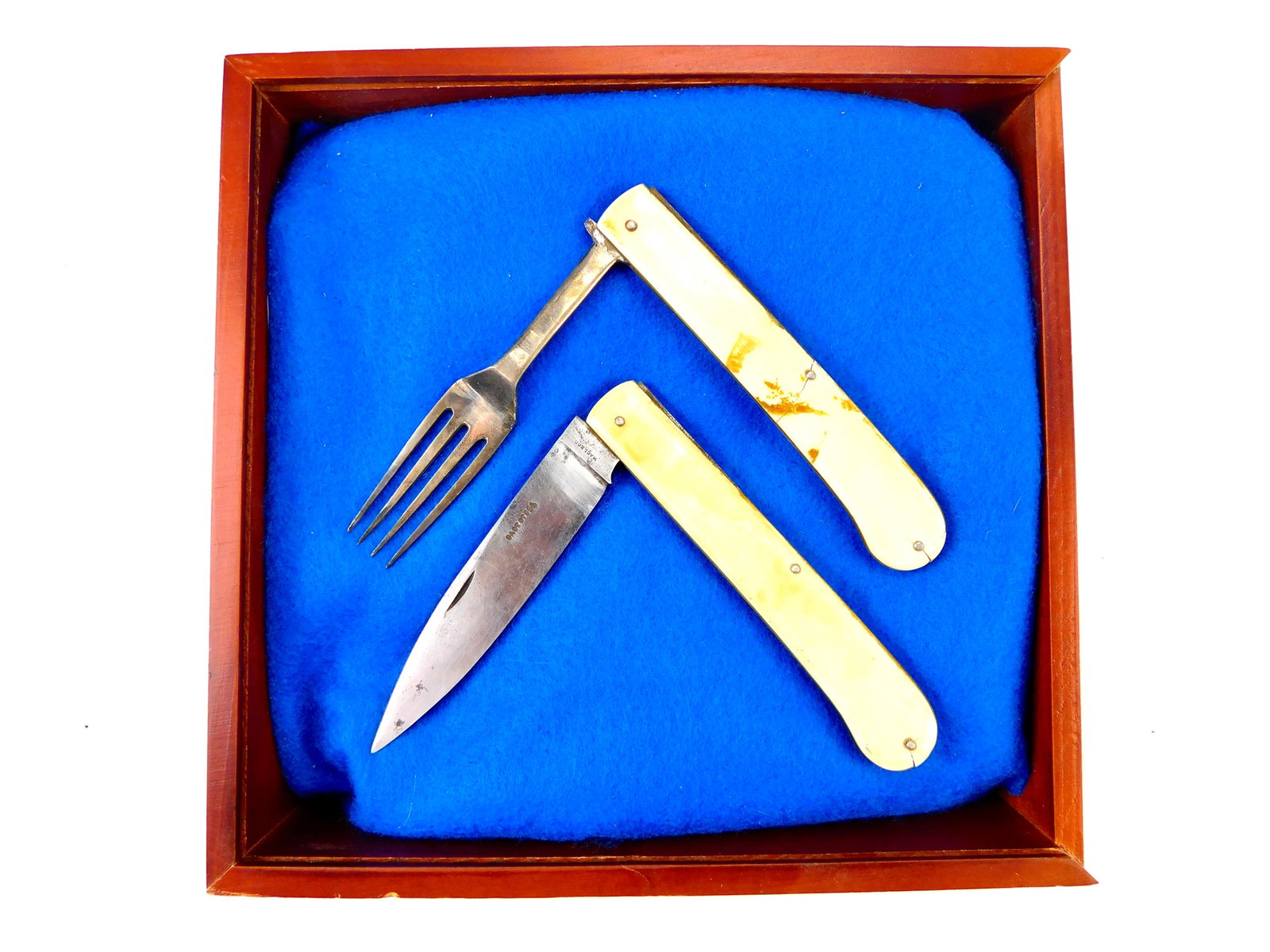 Antique 19 Century British English US MACLEOD Set Folding Knife Fork Utensils: Antique 19 Century British or US MACLEOD Set of Folding Knife and Fork. Ox bone handles. With display box. Measurements are pictured. No international shipping for this item.