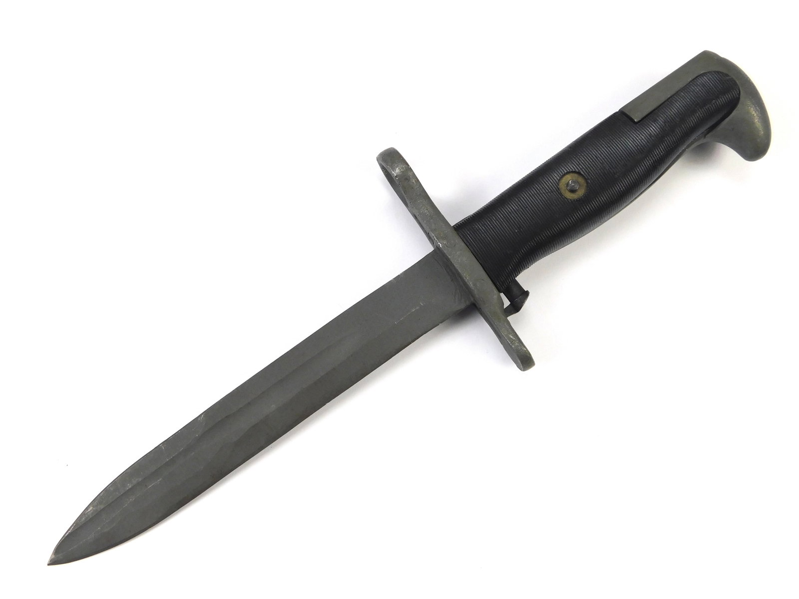 Vintage US Vietnam Era Bayonet Fighting Knife: Vintage US Vietnam Era Bayonet. 11" long with 6 1/2" blade.