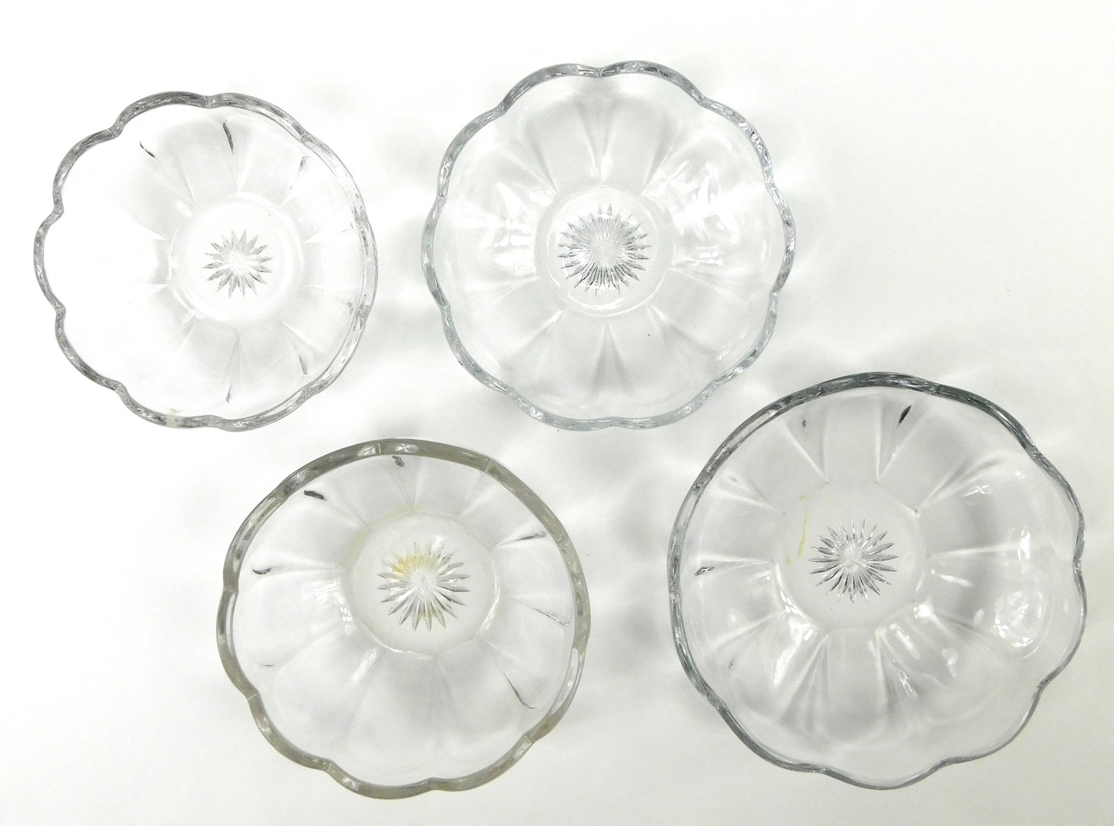 Set of 4 Vintage Heisey Clear Glass Scalloped Berry Dessert Bowls Diamond H: In House Shipping. Set of four vintage clear glass berry, dessert or fruit bowls by A.H. Heisey & Company. Each features a paneled body with scalloped rim and pressed starburst design in the bottom. E