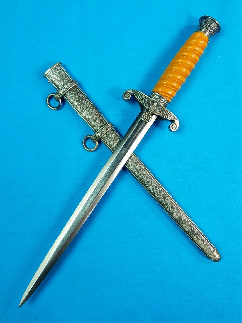 German Germany Solingen WKC WW2 Army Dagger Knife: German Solingen WKC WW2 Army Dagger with Scabbard. Marked blade. German eagle with swastika on the guard. Size: 14 3/4" total length, blade is 10".