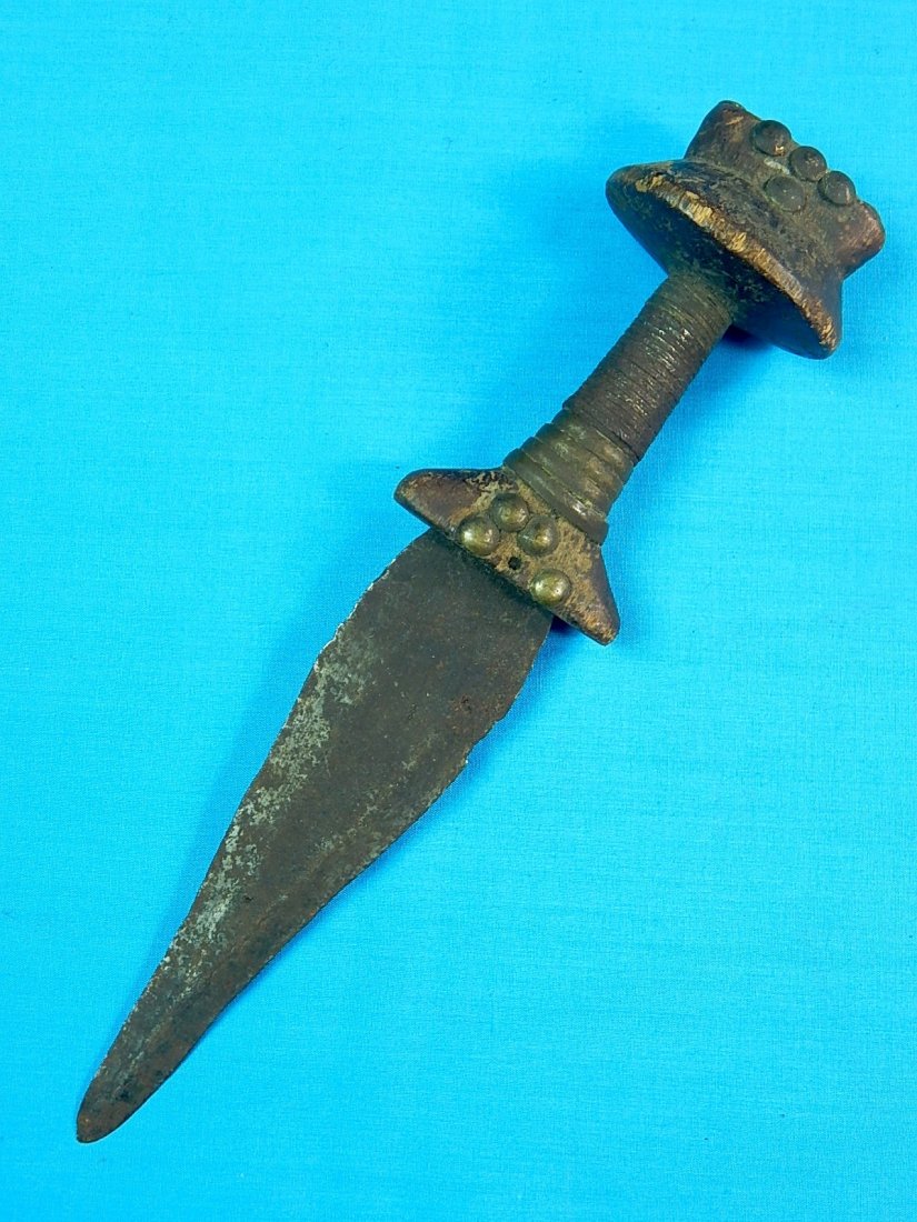 Antique African Africa Spear Head Fighting Knife: Antique African Spear Head Fighting Knife. No sheath. Size: 10 1/8" long with 6" blade.