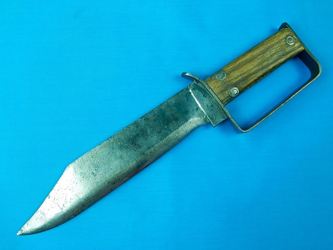 Antique WW1 Custom Heavy Bowie Knuckle Fighting Knife: NO BUYER"S PREMIUM! (BUYER"S PREMIUM 0%). Antique WW1 Period or Earlier Custom Made Large Bowie Knuckle Fighting Knife. Heavy, 2.2 Lb. No sheath. Size: 15 1/2" with 10 3/4" blade. We accept payment by