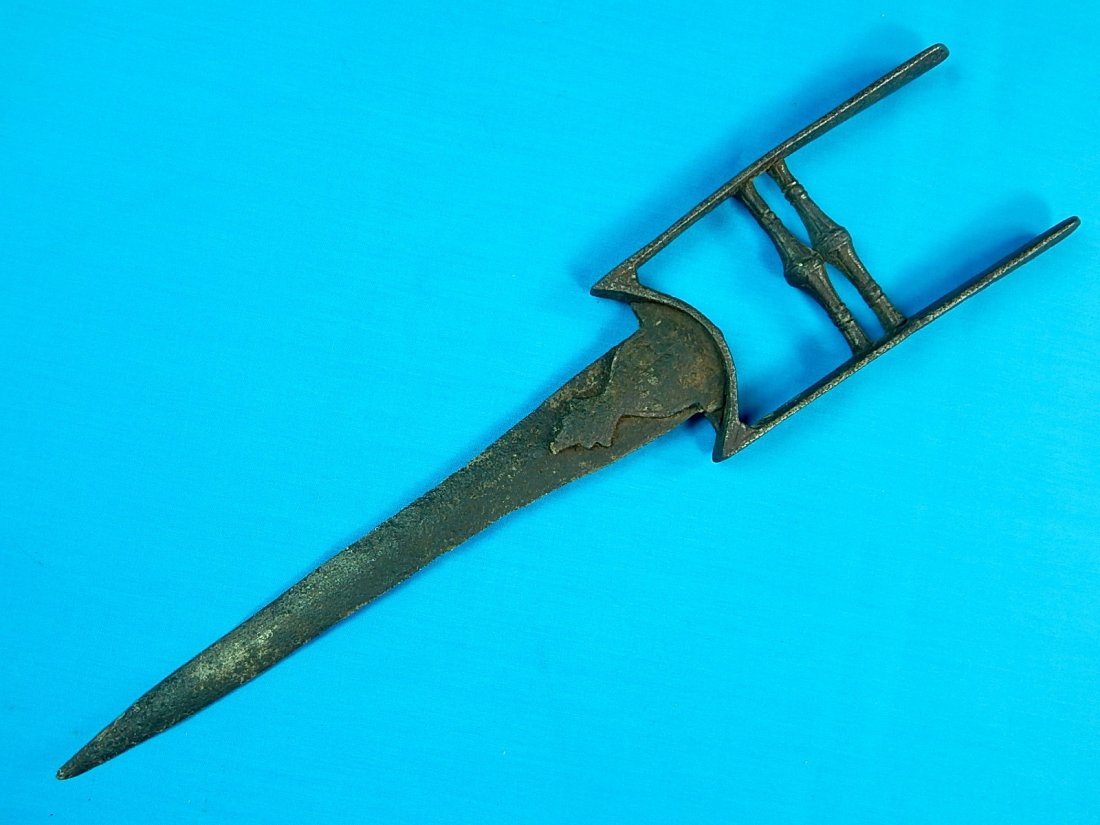 Antique 19 Century Indo Persian Katar Fighting Knife: NO BUYER"S PREMIUM! (BUYER"S PREMIUM 0%).Antique 19 Century Indo-Persian Katar Fighting Knife. Size: 16" long. No scabbard.We accept payment by check or money orders.Pay Pal and bank transfers are acc