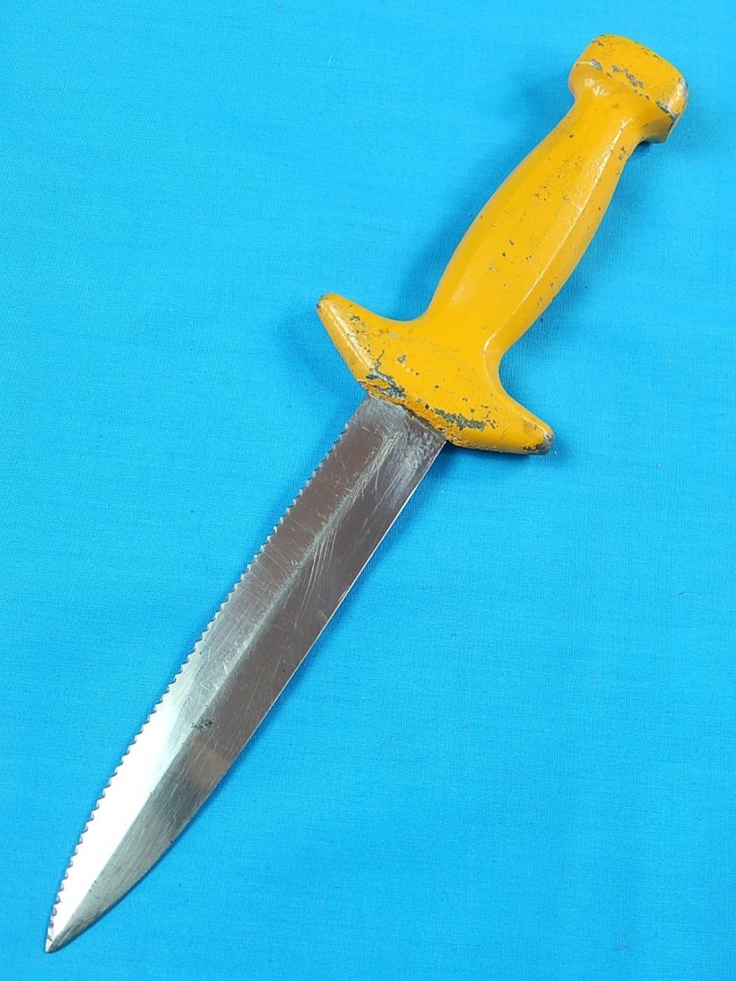 RARE French France 1960-70's Military Navy Diving Knife: NO BUYER"S PREMIUM! (BUYER"S PREMIUM 0%).RARE French 1960-70's Military Navy Inox Diving Fighting Knife. No sheath. Size: 11 3/8" long with 6 1/2" blade.We accept payment by check or money orders.Pay