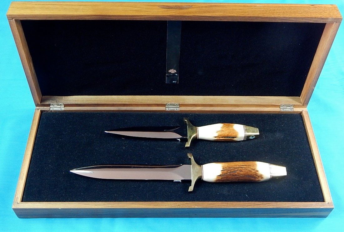 GERBER Limited President's Collection Set MK1 MK2 Knife: NO BUYER"S PREMIUM! (BUYER"S PREMIUM 0%).GERBER Legendary Blades Limited Edition Gerber Mark I and Mark II Presidents Collection Stag Presentation dagger knife set in solid walnut presentation box, wi