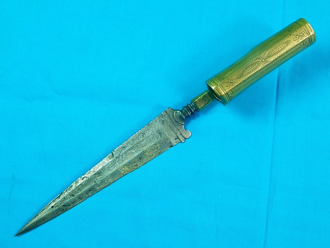 Antique Italian 17 18 Century Hunting Bayonet Knife: NO BUYER"S PREMIUM! (BUYER"S PREMIUM 0%). Original Antique Italian Late 17 or Early 18 Century Hunting Bayonet. No sheath.12 1/2" total length. The blade is 7 3/8". We accept payment by check or money