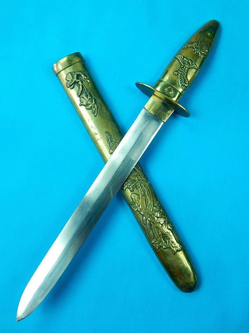 Vintage Japanese Japan Aikuchi Carved Dagger Knife: NO BUYER"S PREMIUM! (BUYER"S PREMIUM 0%). Vintage Japanese Aikuchi Dagger with Scabbard. Carved handle and scabbard.Size: 13 1/2" long with 9 1/2" blade.We accept payment by check or money orders.Pay