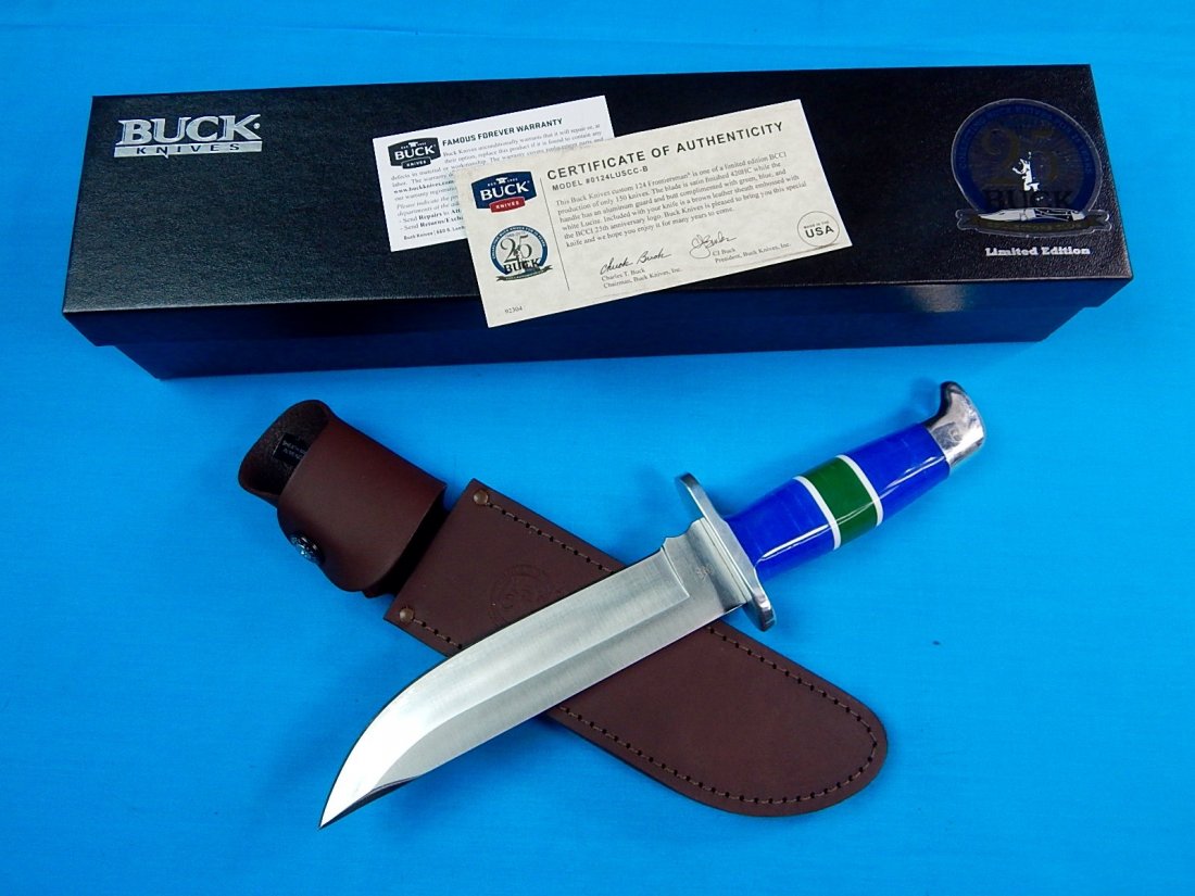 2013 BUCK Collectors Club Custom 124 Frontiersman Knife: NO BUYER"S PREMIUM! (BUYER"S PREMIUM 0%).US 2013 BUCK Collectors Club Custom 124 Frontiersman Limited Edition One of 150 Knife. With original leather sheath, box and certificate of authenticity. Size: