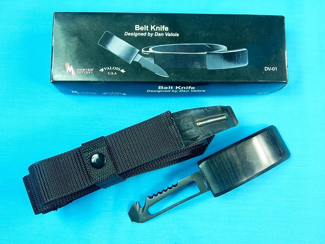 US Valois Master Cutlery Belt Buckle Knife Box: NO BUYER"S PREMIUM! (BUYER"S PREMIUM 0%).The US Valois Master Cutlery Belt Buckle Knife with Belt and Box. Size: 6 1/2" long, blade is 3".We accept payment by check or money orders.Pay Pal and bank tr