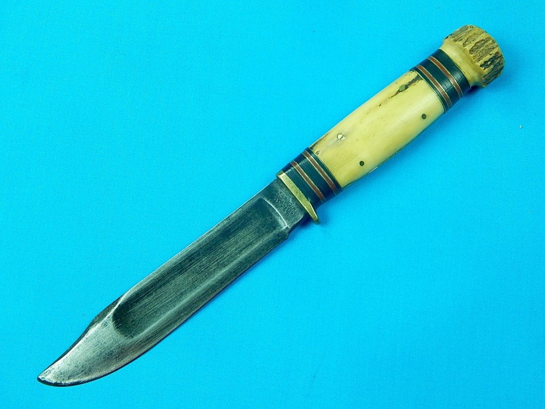 Rare 1905-09's US M.S.A. Marbles 4 Pins Hunting Knife: NO BUYER"S PREMIUM! (BUYER"S PREMIUM 0%).Rare Vintage 1905-09's US M.S.A. Marbles Gladstone MI 4 Pins Hunting Knife. Stag handle. No sheath. Size: 10 1/8" long with 5 1/2" blade.We accept payment by c